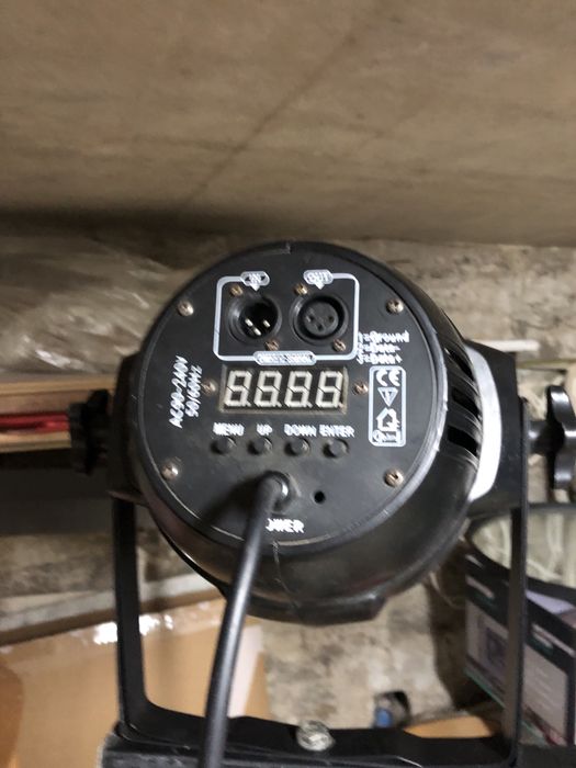 Продам світлові прибори led par Big і стійку