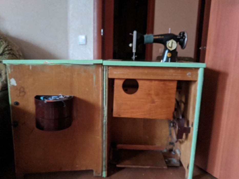 Продам Швейную МАШИНКУ раритет