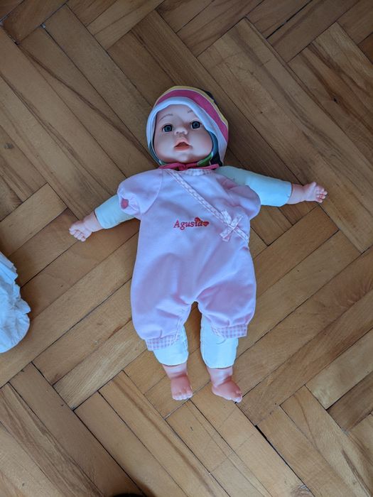 Super okazja. Lalka jak nowa plus pieluszki i ubranka