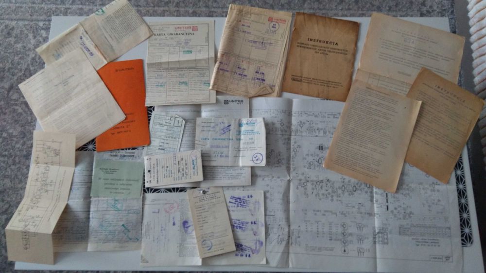 Lata 70/80 prl stare karty gwarancyjne, schematy elektr., metki