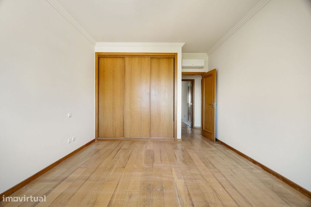 Apartamento T4 com jardim, Paço de Arcos, Oeiras