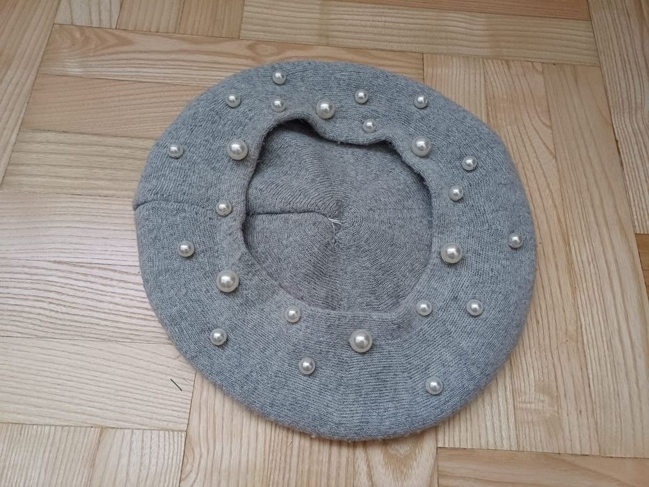 Czapka beret beretka z pomponem szary szarą z perłami