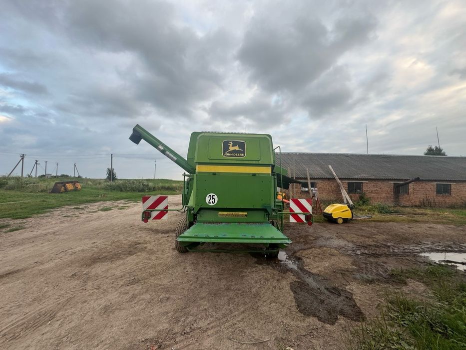 Продам комбайн джондір  1072