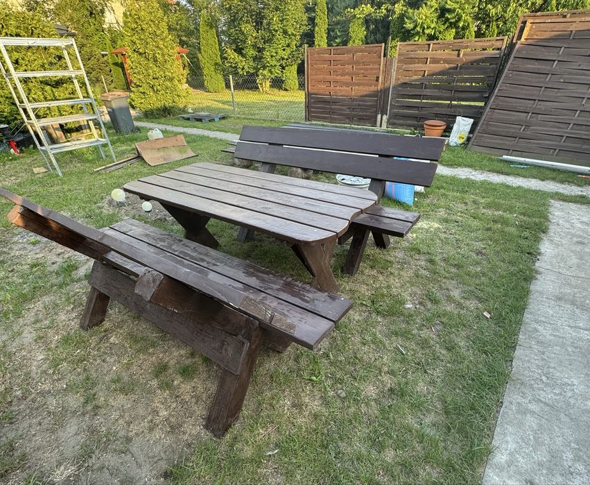 Meble ogrodowe zestaw stół i 2 ławki
