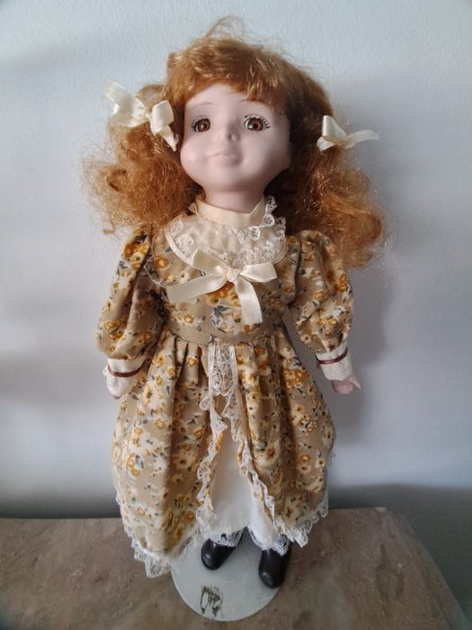 Boneca porcelana