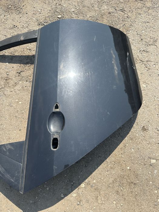 Дверка задня права гола Nissan Primera P12 універсал,є подряпини