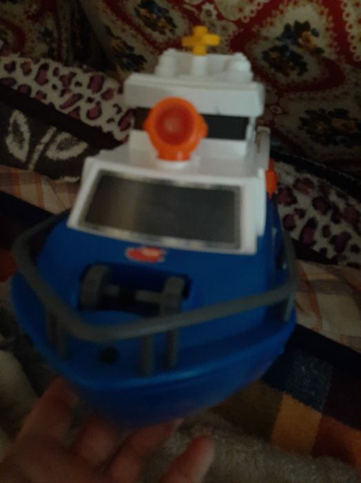 Barco Explorer Azul e branco