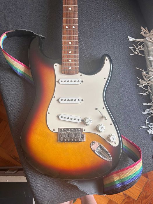 Fender Stratocaster Sunburst + case (collection/no negotiation/this week)