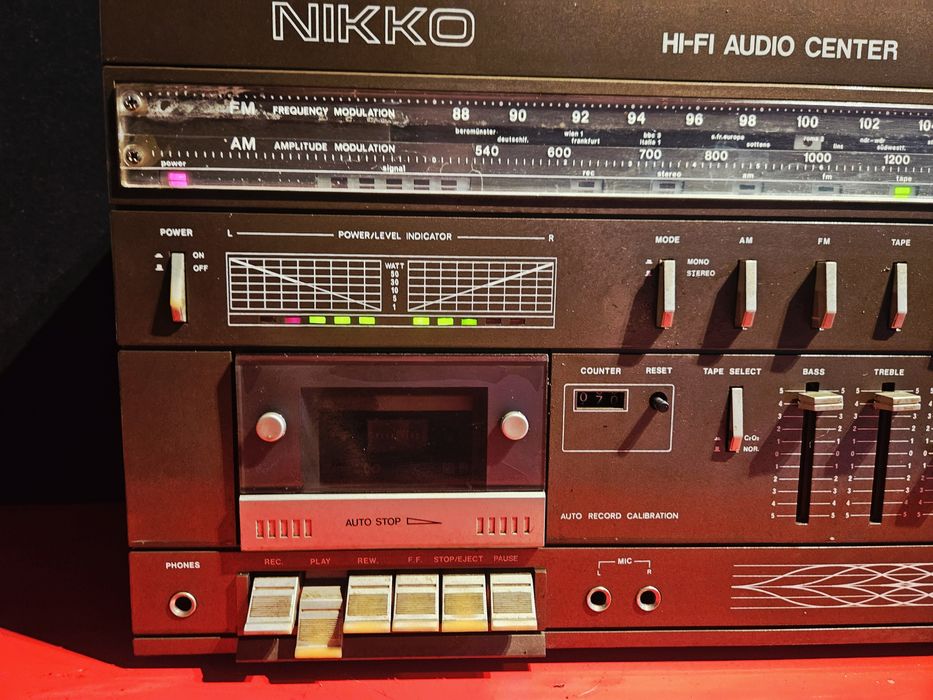 Wieża Hi-Fi z gramofonem, kolumnami, magnetofon