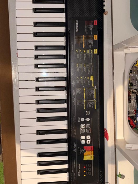 Teclado Yamaha PSR-F52.