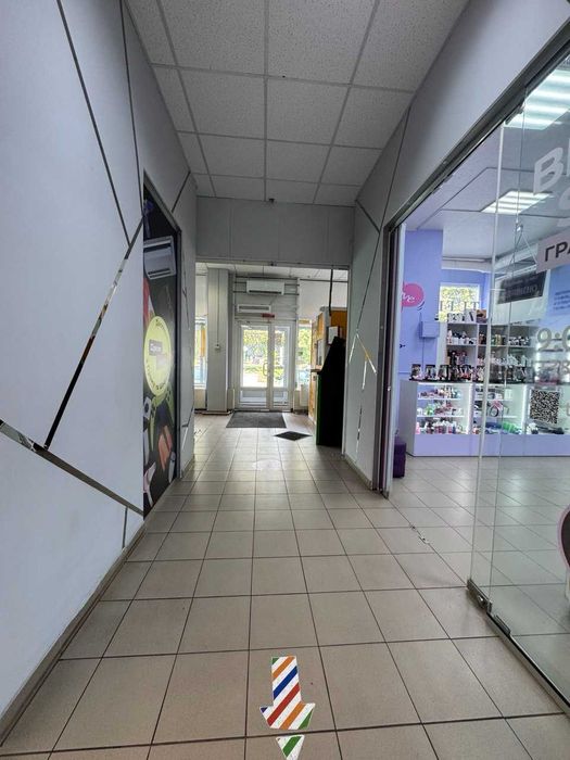 Здається ПРИМІЩЕННЯ 37 кв.м-магазин,салон з мокрою точкою, офіс- ФАСАД