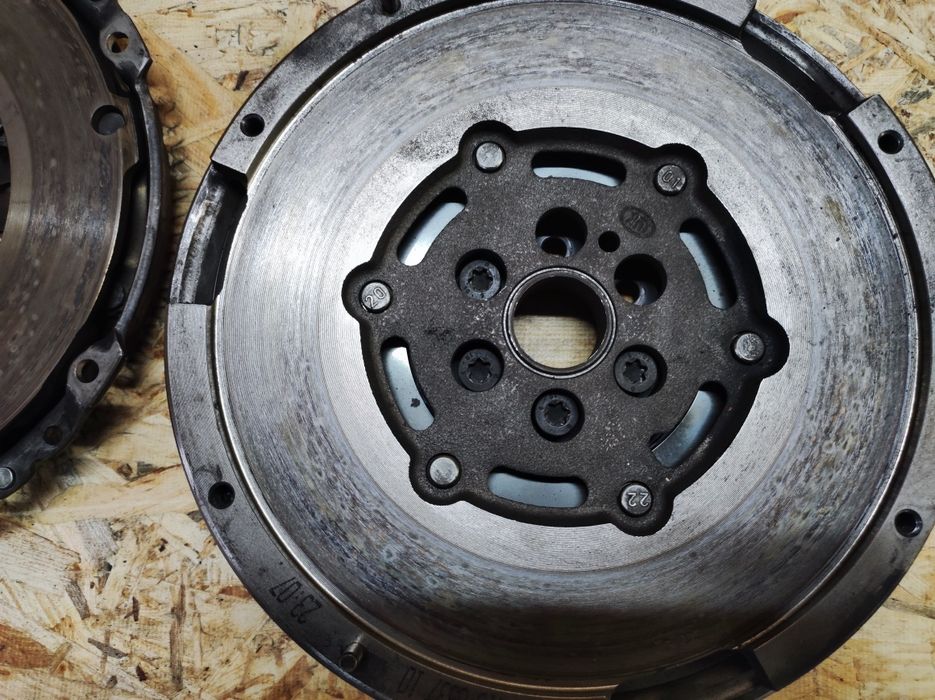 Демфер маховик щеплення  сцепление форд фокус 2 разборка ford focus 2