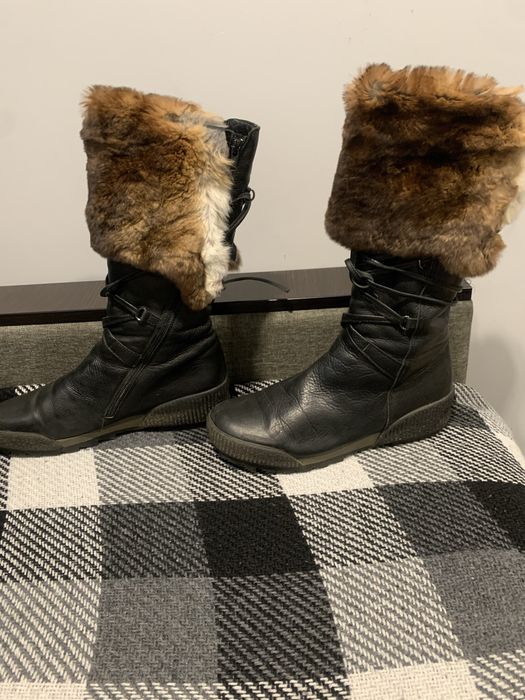 Продам недорого женске кожаные сапоги р39