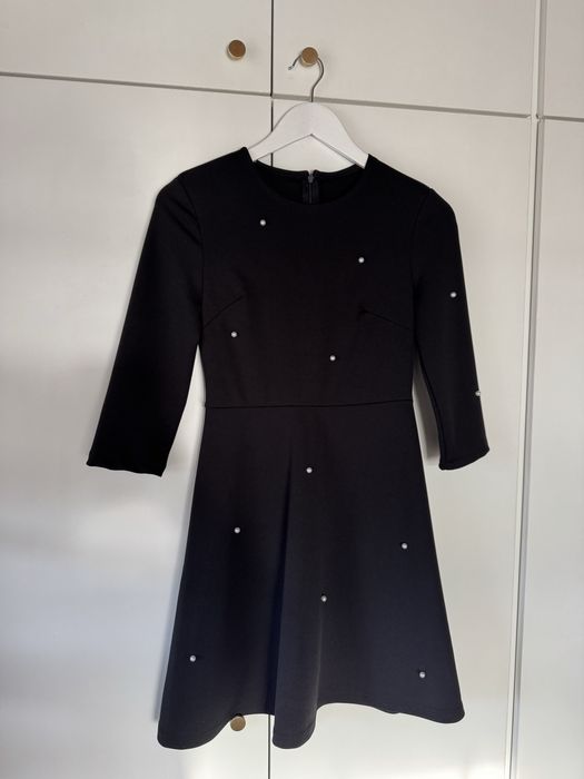 Vestido preto com “perolas”