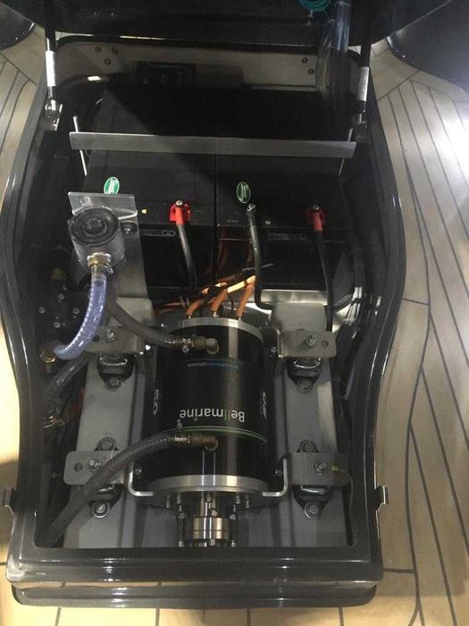 Łódź z napędem elektrycznym