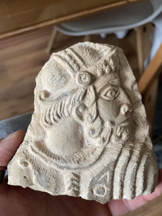 fragment starożytnej płaskorzeźby lub rzeźby, nie wiem na pewno