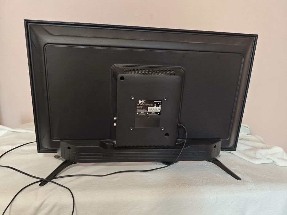 Телевізор GoSat 32" в ідеальному стані, чітке зображення та звук