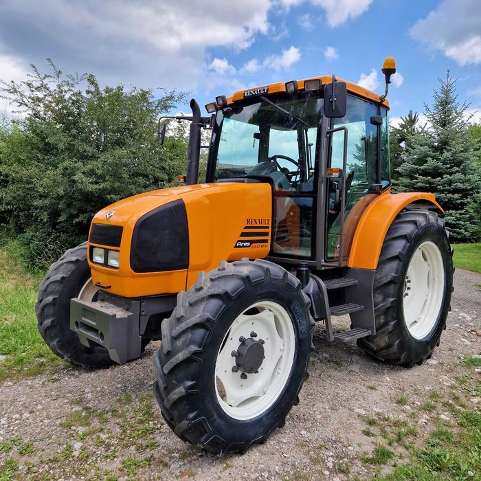 Renault Ares 550 nie Massey Ferguson