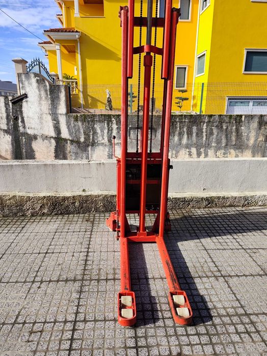 Stacker manual 12v