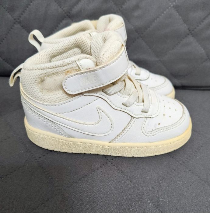 Sapatilhas ORIGINAIS Nike Court Borough Mid 2 (Tamanho 23.5) — Praticamente Novas