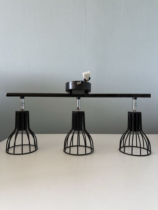 Zestaw czarnych lamp