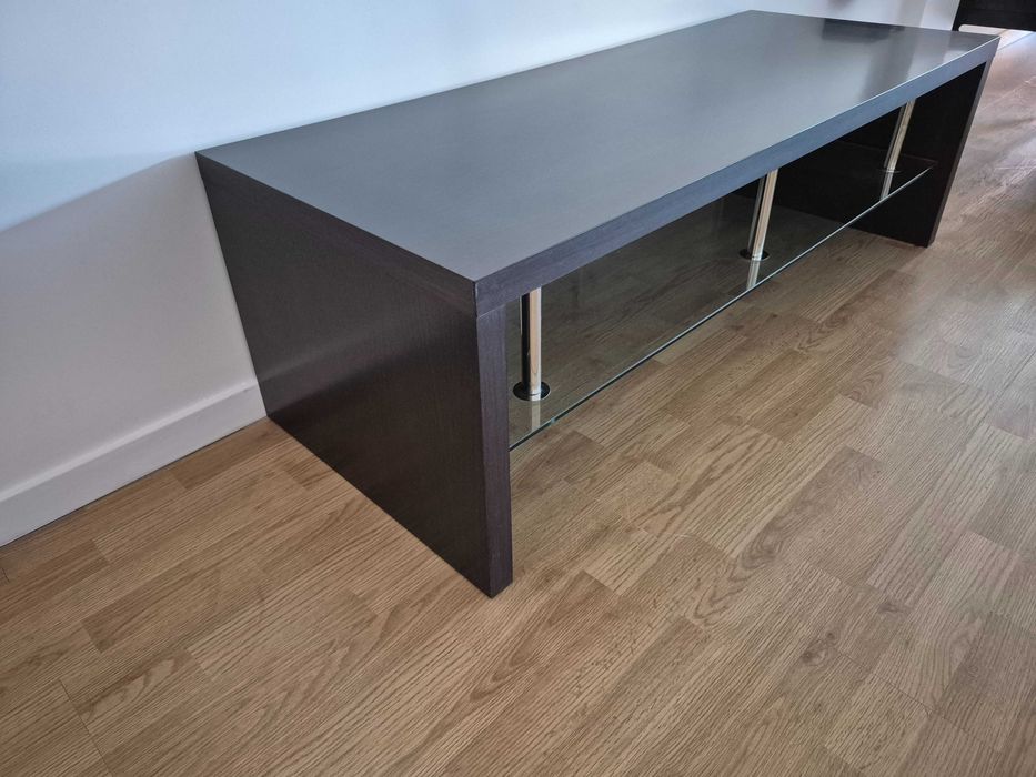 Movel tv wenge robusto com parteleira vidro temperado  Impecavel