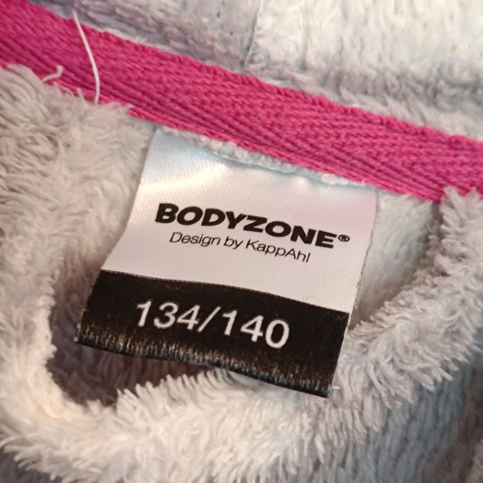 Szlafrok dziecięcy używany 134/140