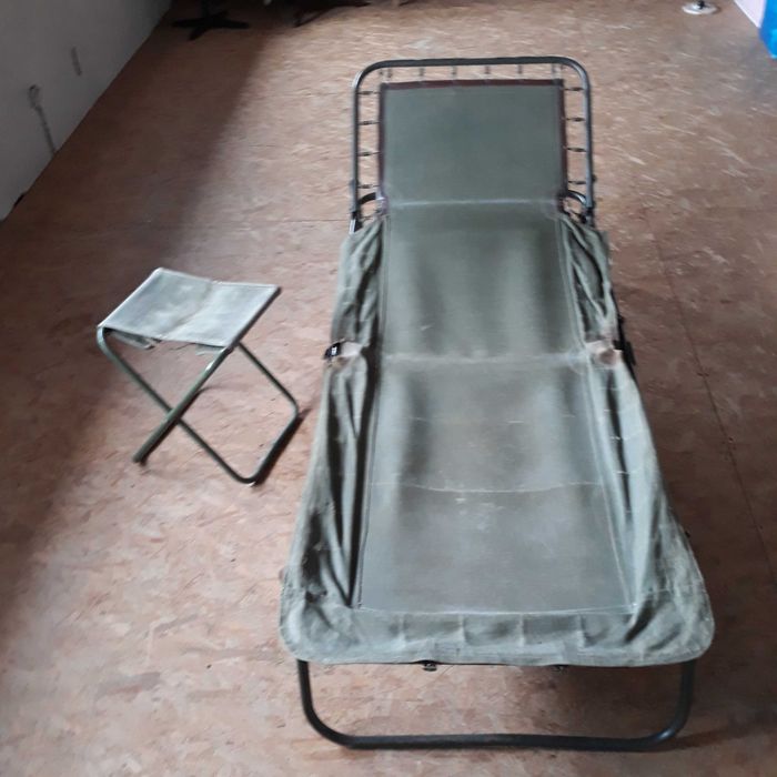 wojskowe łóżko polowe składane WP5-2-86 + składane krzesełko