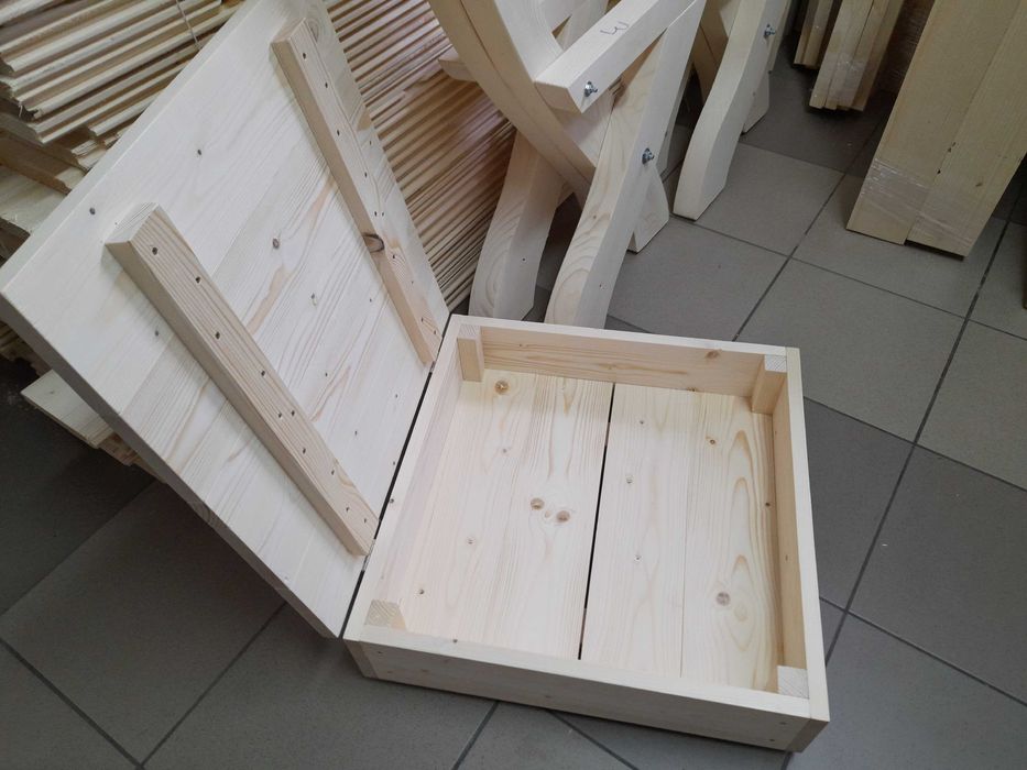 Skrzynie, kufry, pojemniki drewniane