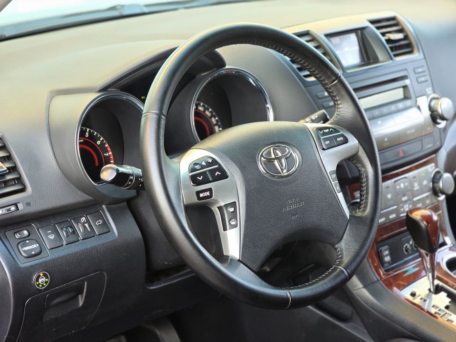 Продам свою Toyota Highlander 3.5л - 2011г