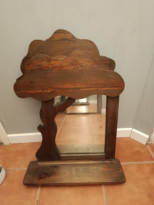 Lustro w drewnianej ramie. Antyk