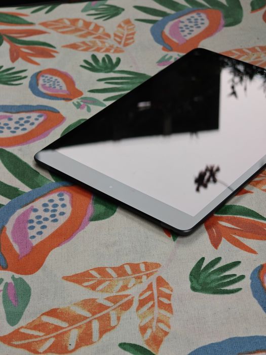 Jak nowy Apple iPad A2429 128GB SSD, oryginalny ładowarka, stan bardzo dobry