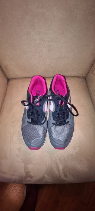 Sapatilhas Kalenji cinzento e rosa usados apenas 1 vez como novo 37