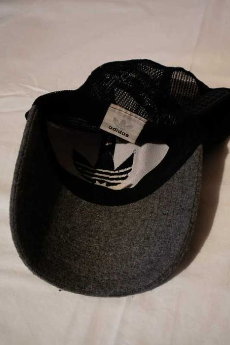 Boné Adidas Cinzento e Preto