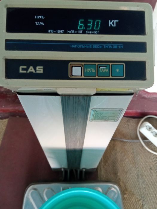 Весы напольные электрические. Возможен торг.