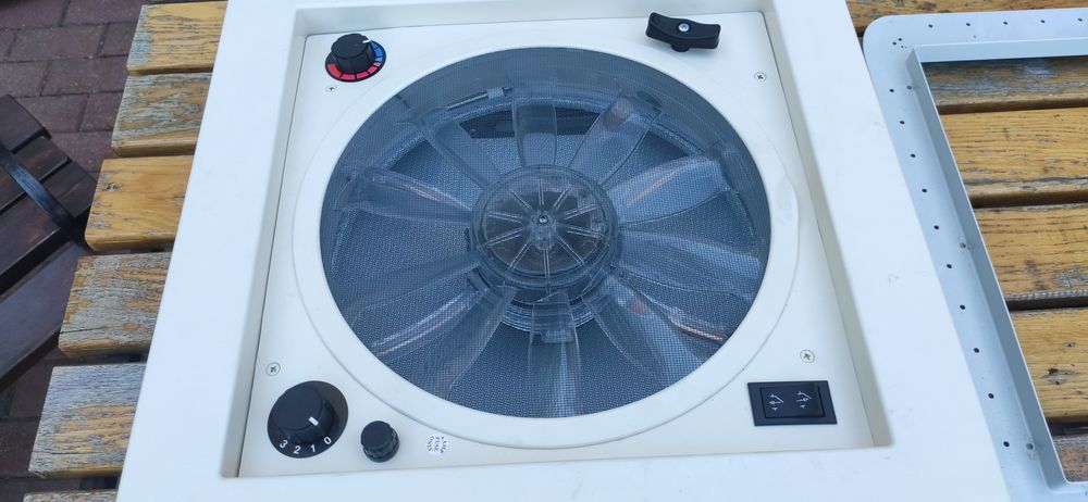 Wentylator , świetlik dachowy Dometic do przyczepy kempingowej lub kampera