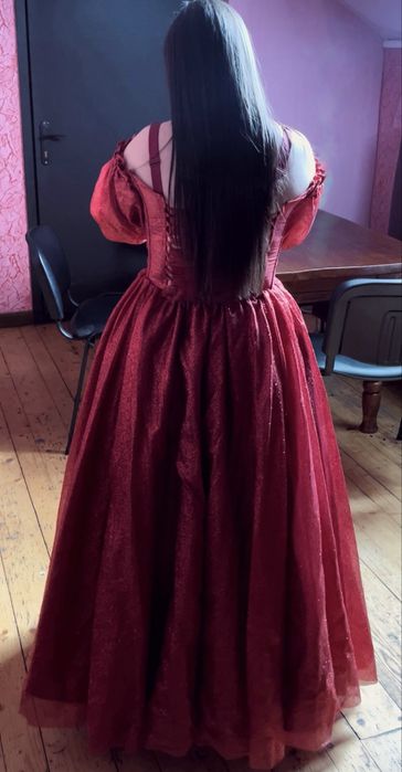 Розкішна випускна сукня