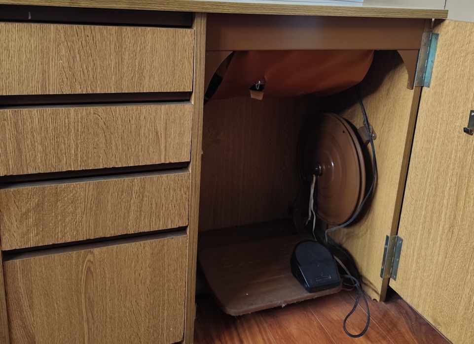 Máquina de costura elétrica Singer