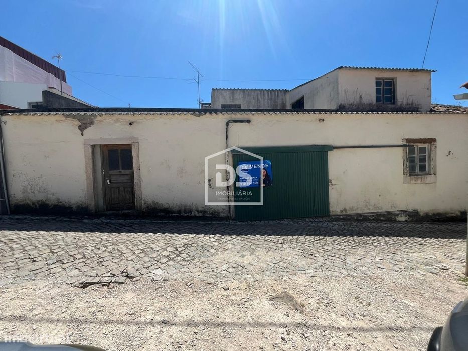 Moradia para Restaurar em Évora de Alcobaça