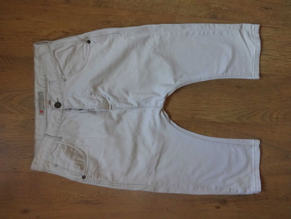 Spodnie jeansy krótkie bermudy do kolon niski krok białe W34 pas 90 cm