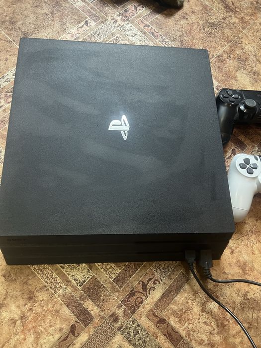 PS 4 PRO + 2 джостика
