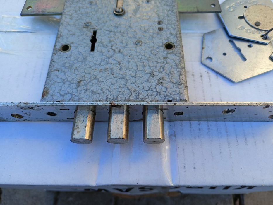 Замок на броньовані двері,Cronos