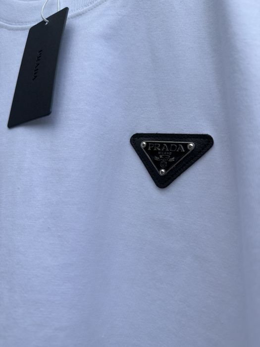 Футболки Прада.
