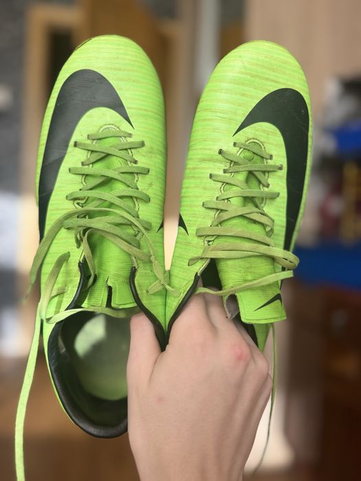 Бутси продаю не дорого стан нормальний відправлю накладеним платижем