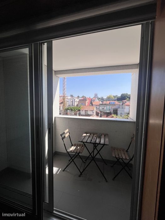 Apartamento T2 com 2 casas de banho e garagem