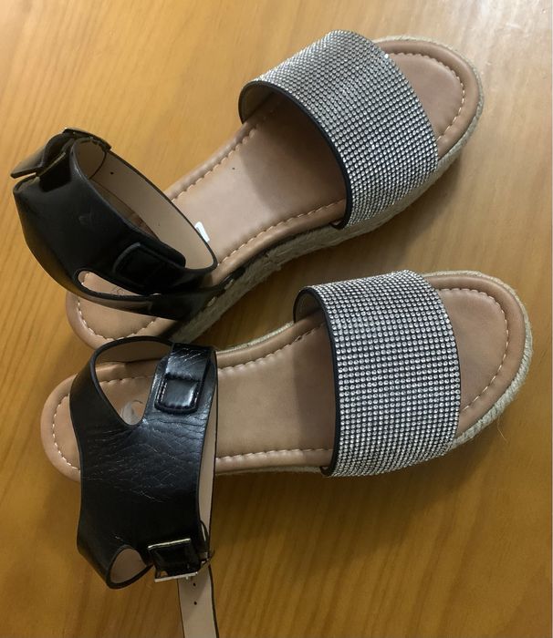 Sandálias brilhantes