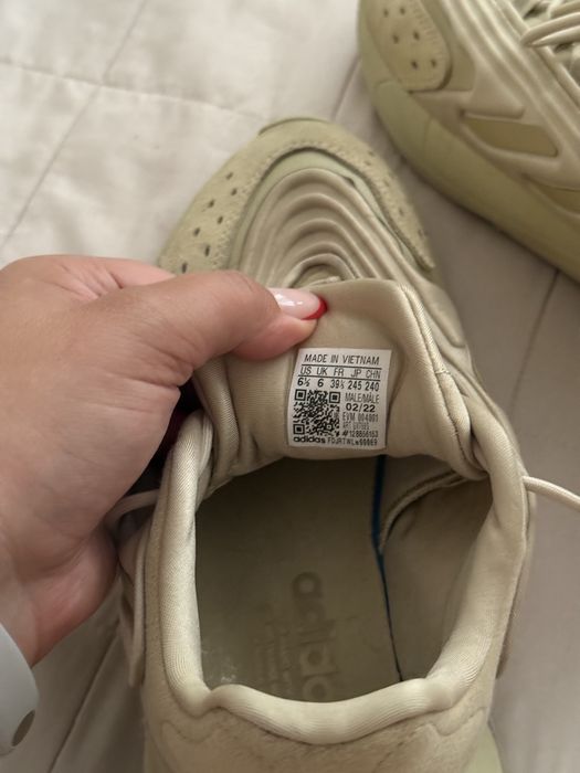 Кросівки adidas ozelia + футболка адідас