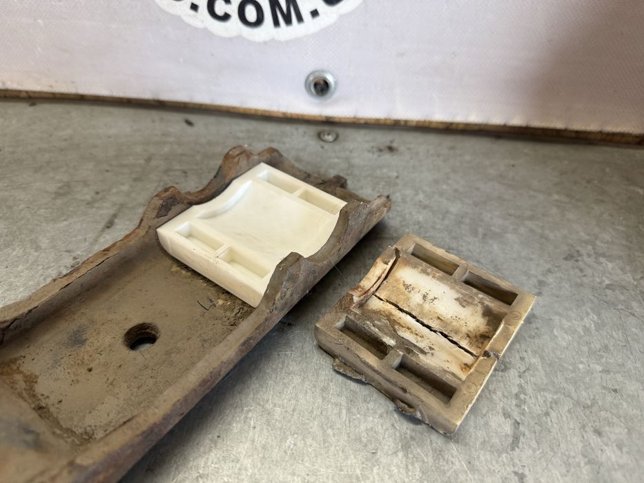 Подушка опора торсиона 1633230220 Мерседес W163