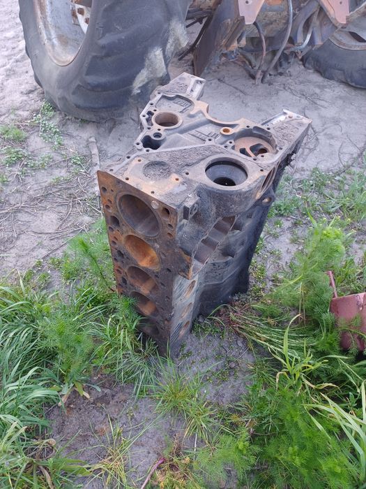 Blok 402 silnika 358 uszkodzony 6t 530 cummins 1455 na stolik