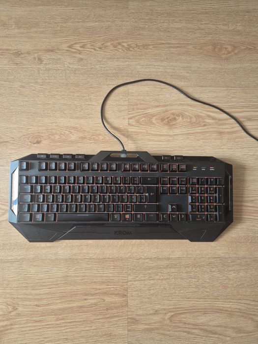 Combo Gaming Krom Kombat – Teclado Retroiluminado + Rato Ótico 3200 DPI